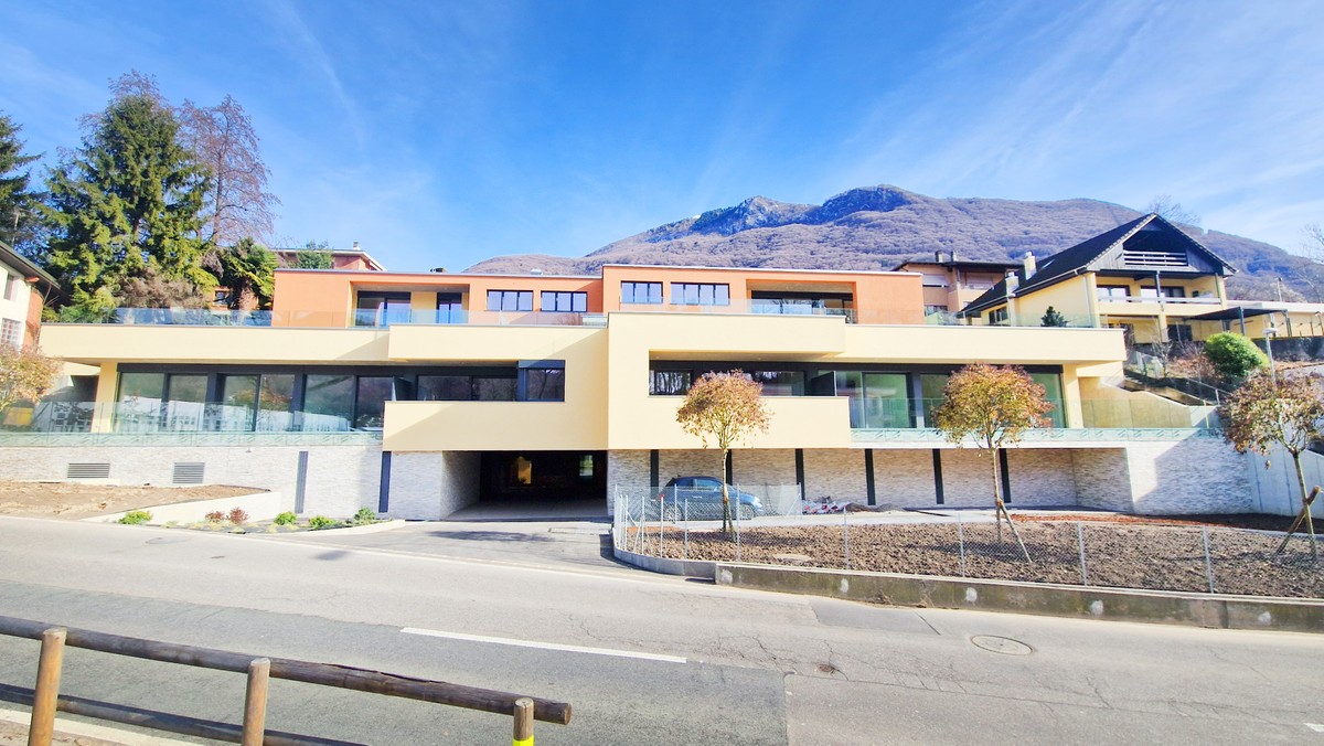 Elegante nuovo 2,5 locali di alto standing con giardino privato. -  Bild 1