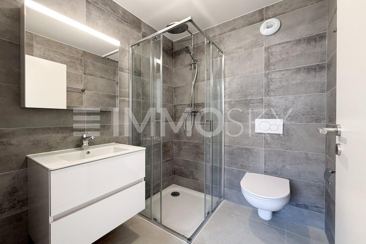 3.5 pièces neuf avec combles d'env. 69 m² et grand balcon (Lot B5-8.1) - Salle d'eau privative