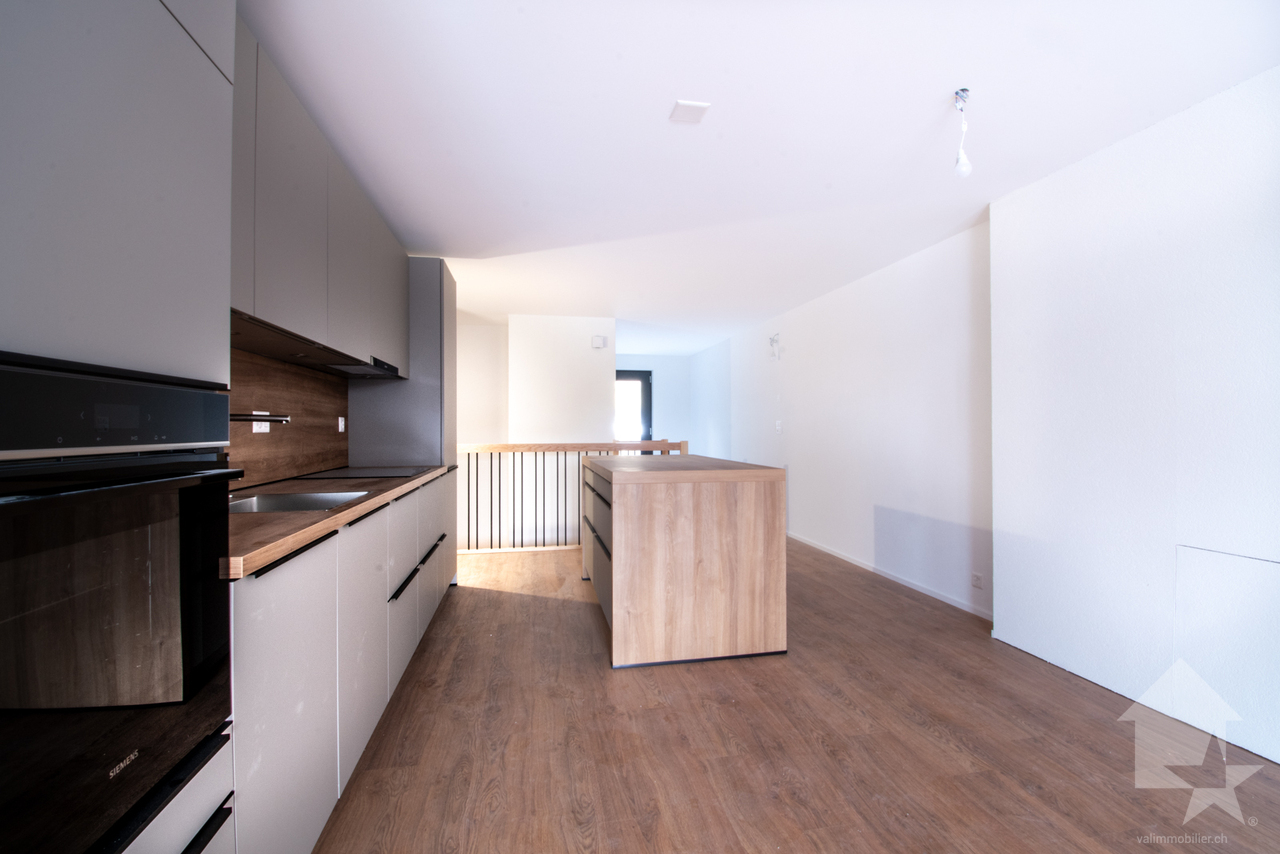 Val-d'Illiez, superbe duplex de 182 m2 avec bureau professionnel - Bild 2