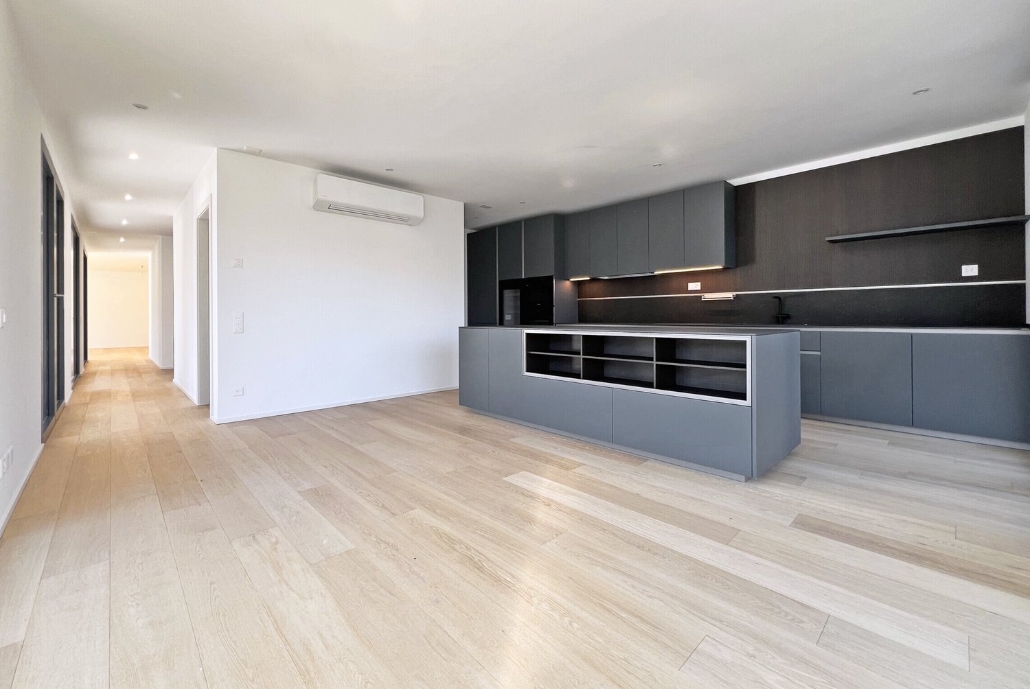 STUPENDA VILLA CON VISTA LAGO MOZZAFIATO A VICO MORCOTE -  Bild 1