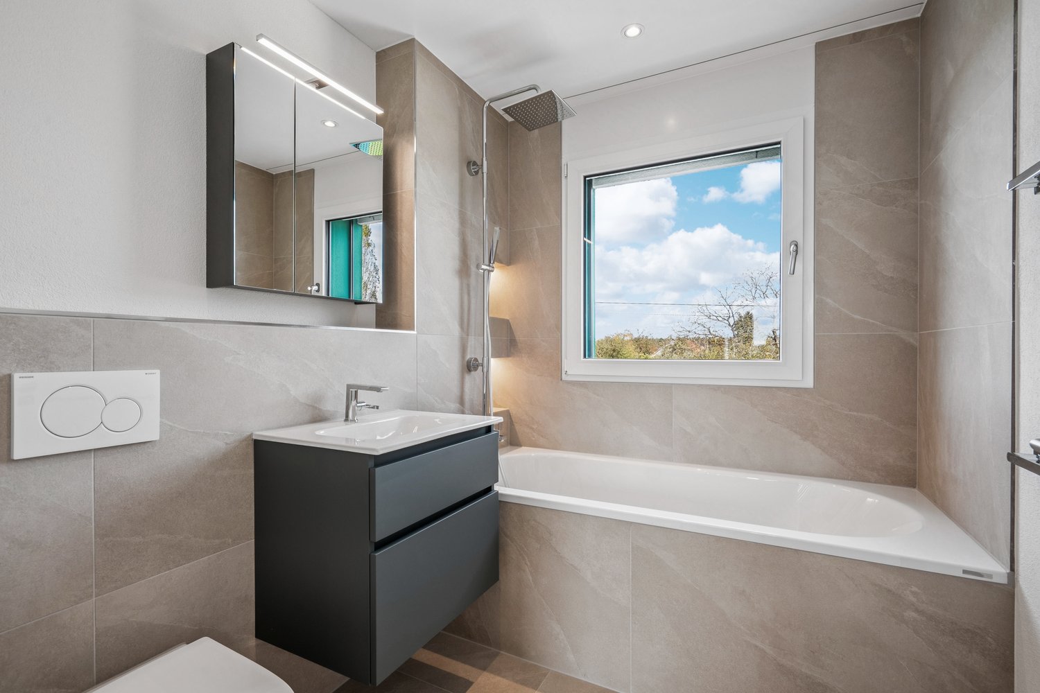 Schlüsselfertig: Stylisch und mit schönem Weitblick (A) - Bild 10