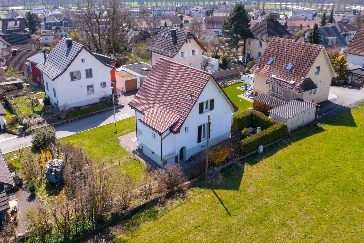 6-Zimmer-Einfamilienhaus mit Garten und Garage in Winznau -  Bild 2