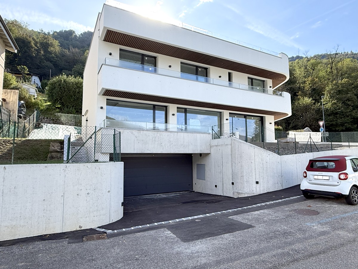 Prestigiosa villa 4,5 vista lago con rooftop e posto barca privato - Bild 1