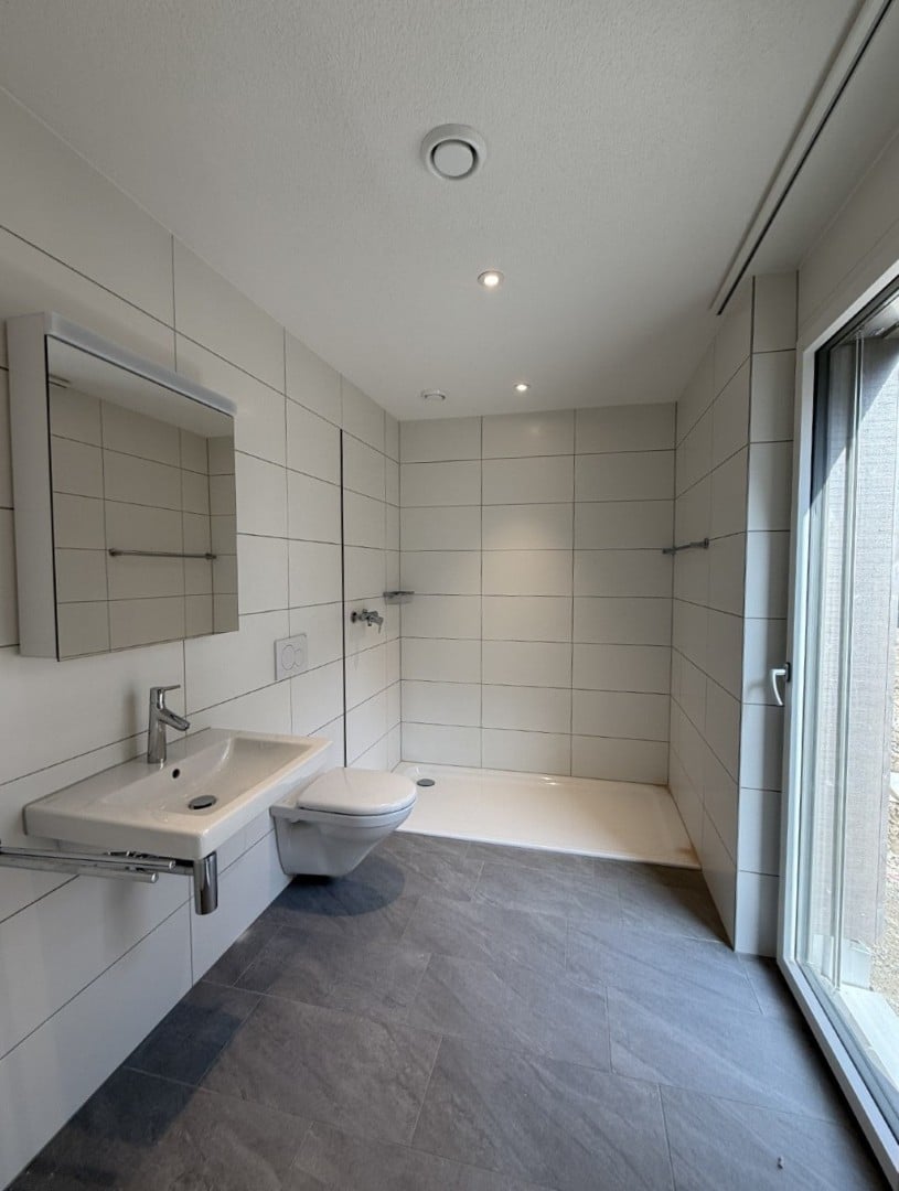 grosszügige 3.5 Zimmer-Neubau-Wohnung - Dusche