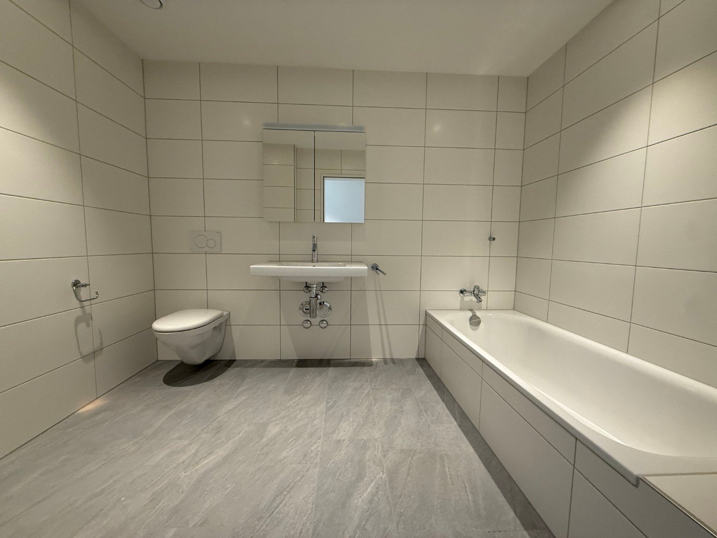 3.5 Zimmer-Gartenwohnung in Erstbezug - Badezimmer