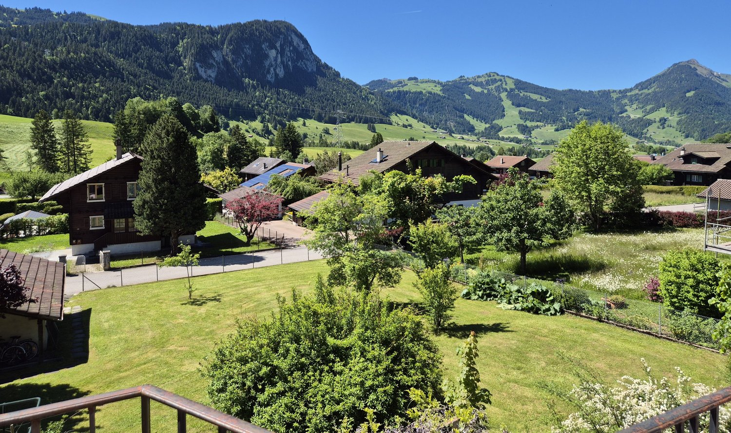 Élégance & Ensoleillement LOT 4 : Superbe 4.5 Pièces avec Terrasse XL - Image 3