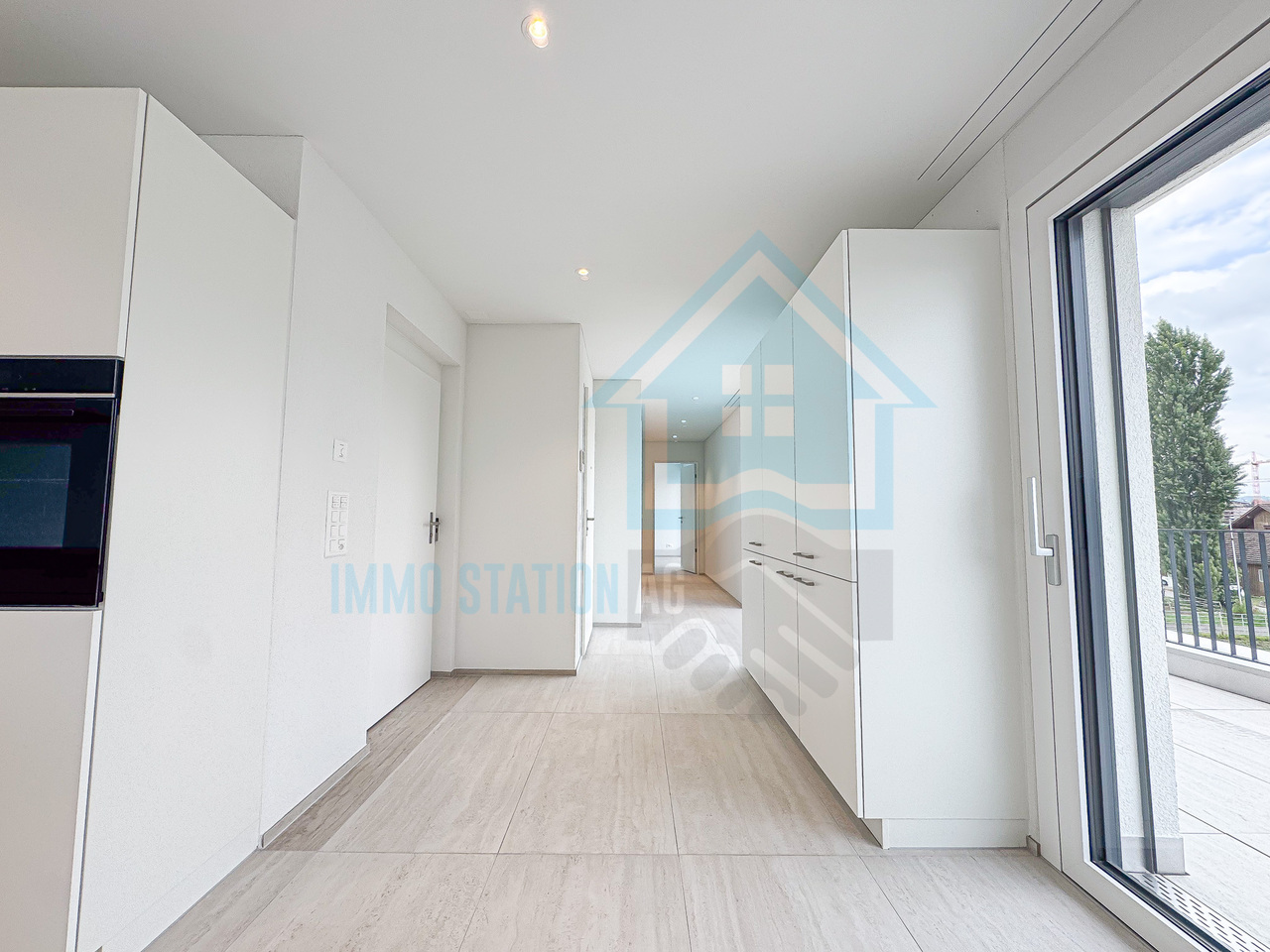 Exklusive Neubau-Attikawohnung mit Weitblick & höchstem Wohnkomfort - Vorplatz/Eingang/Lift/Gang und Einbauschrank