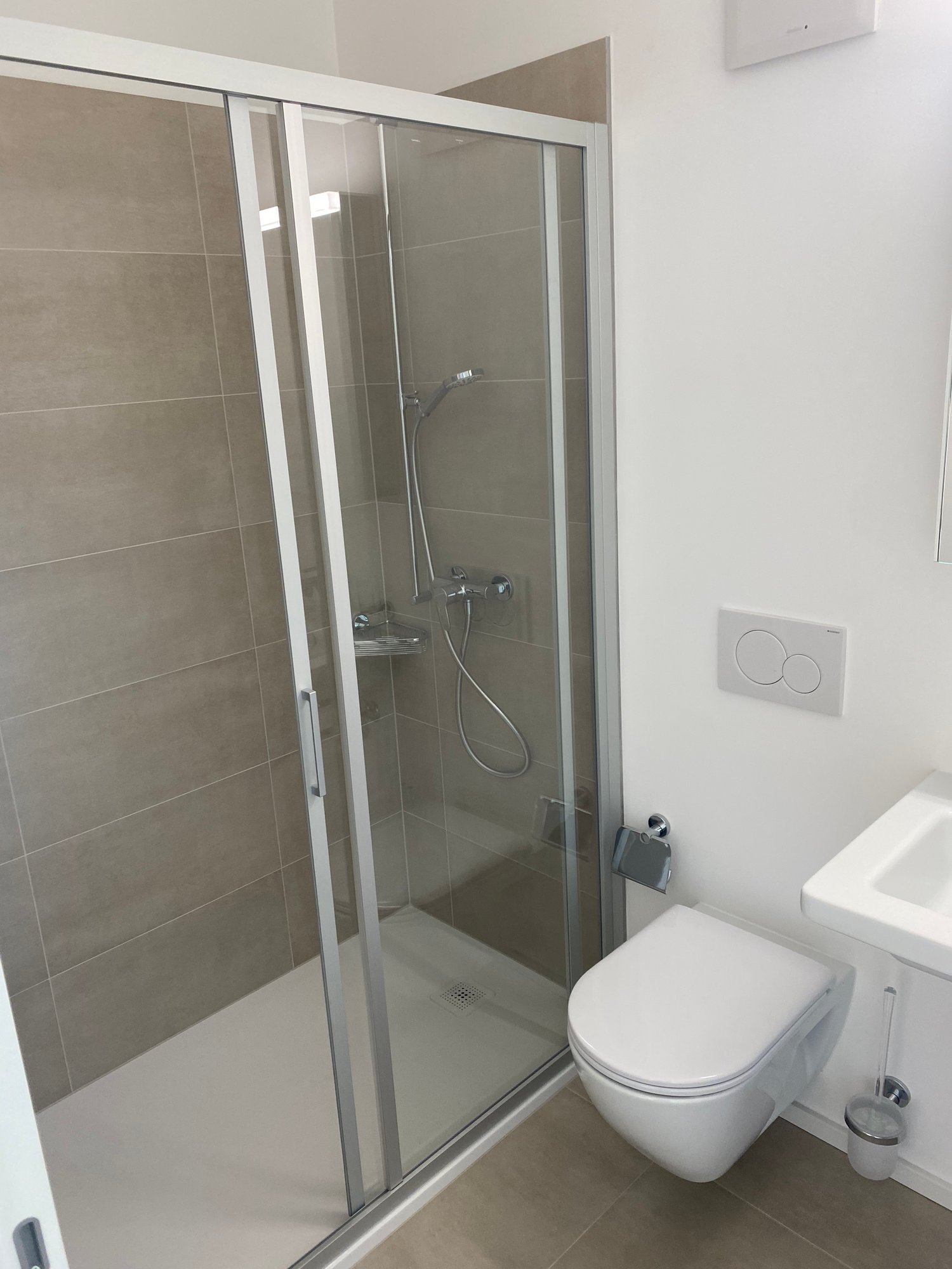 ESCLUSIVO ATTICO DI 3,5 LOCALI IN POSIZIONE CENTRALE- MÖGLICH ALS ZWEITWOHNSITZ -  Bild 11