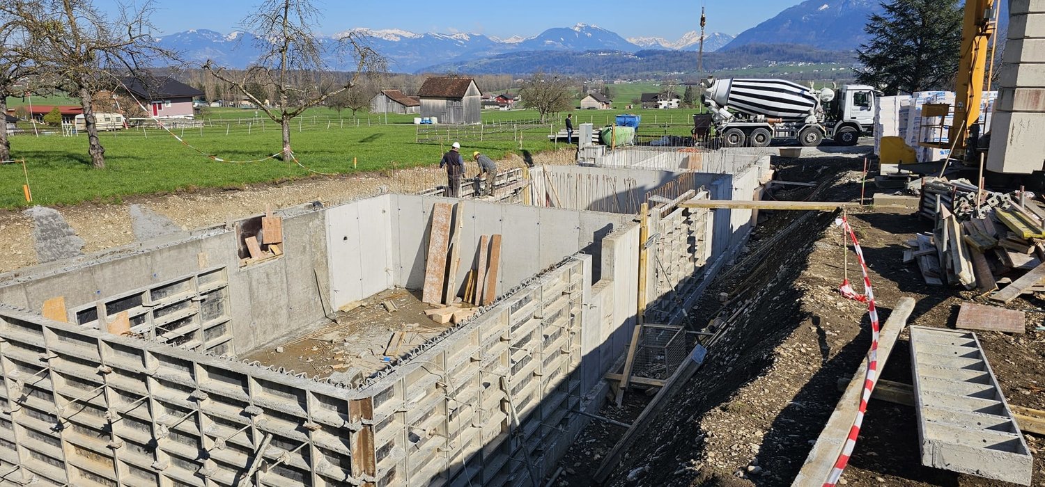 Neubau: Modernes Reiheneinfamilienhaus in Sax zu kaufen - Rohbau 2
