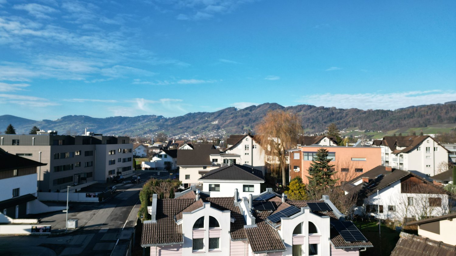 Dachterrasse, Balkon und 4.5 Zimmer mit Weitsicht - Bild 8