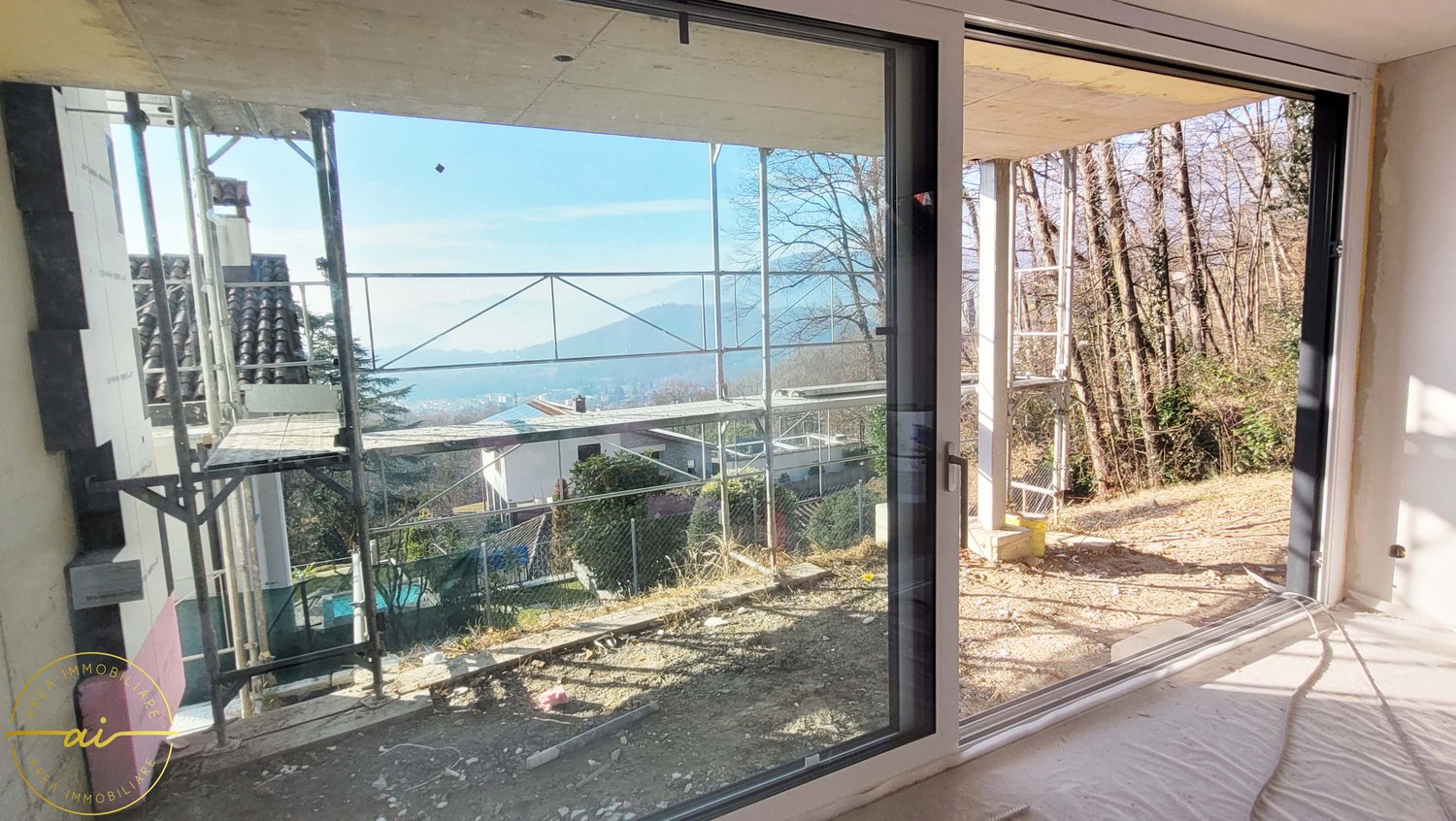 ESCLUSIVO 4.5 LOCALI CON GIARDINO E VISTA PANORAMICA A SALA CAPRIASCA - Bild 1