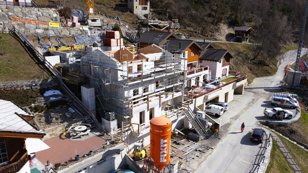 Zu verkaufen, 2.5 Zimmer Neubauwohnung im 3.OG in Staldenried - Bild 1