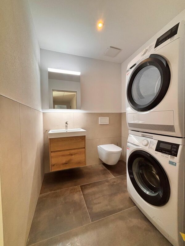 Moderne 3.5-Zimmer-Neubauwohnung mit stilvoller LED-Ambientebeleuchtung und sonnigem Balkon - Bild 6