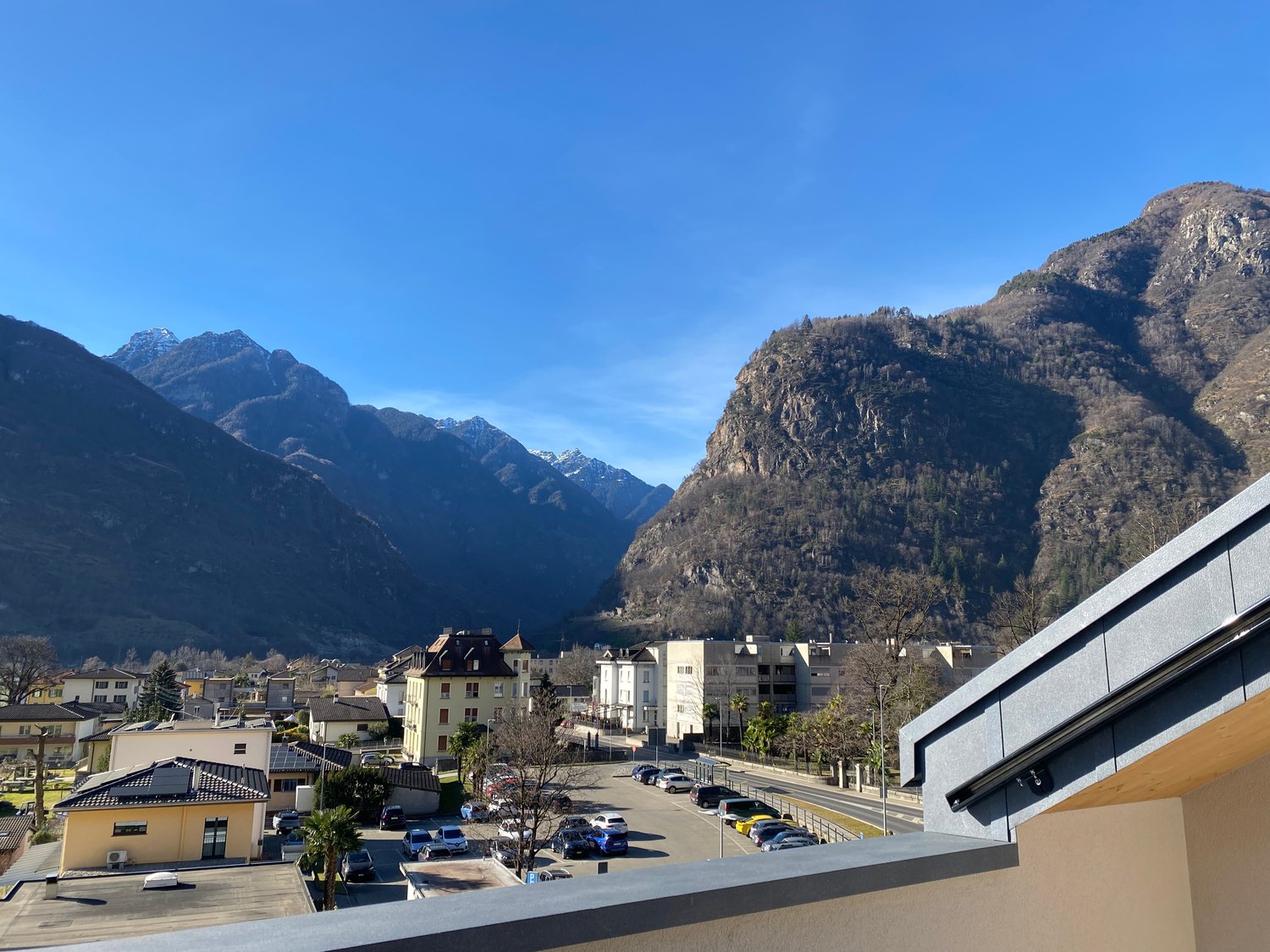 ESCLUSIVO ATTICO DI 3,5 LOCALI IN POSIZIONE CENTRALE- MÖGLICH ALS ZWEITWOHNSITZ -  Bild 1