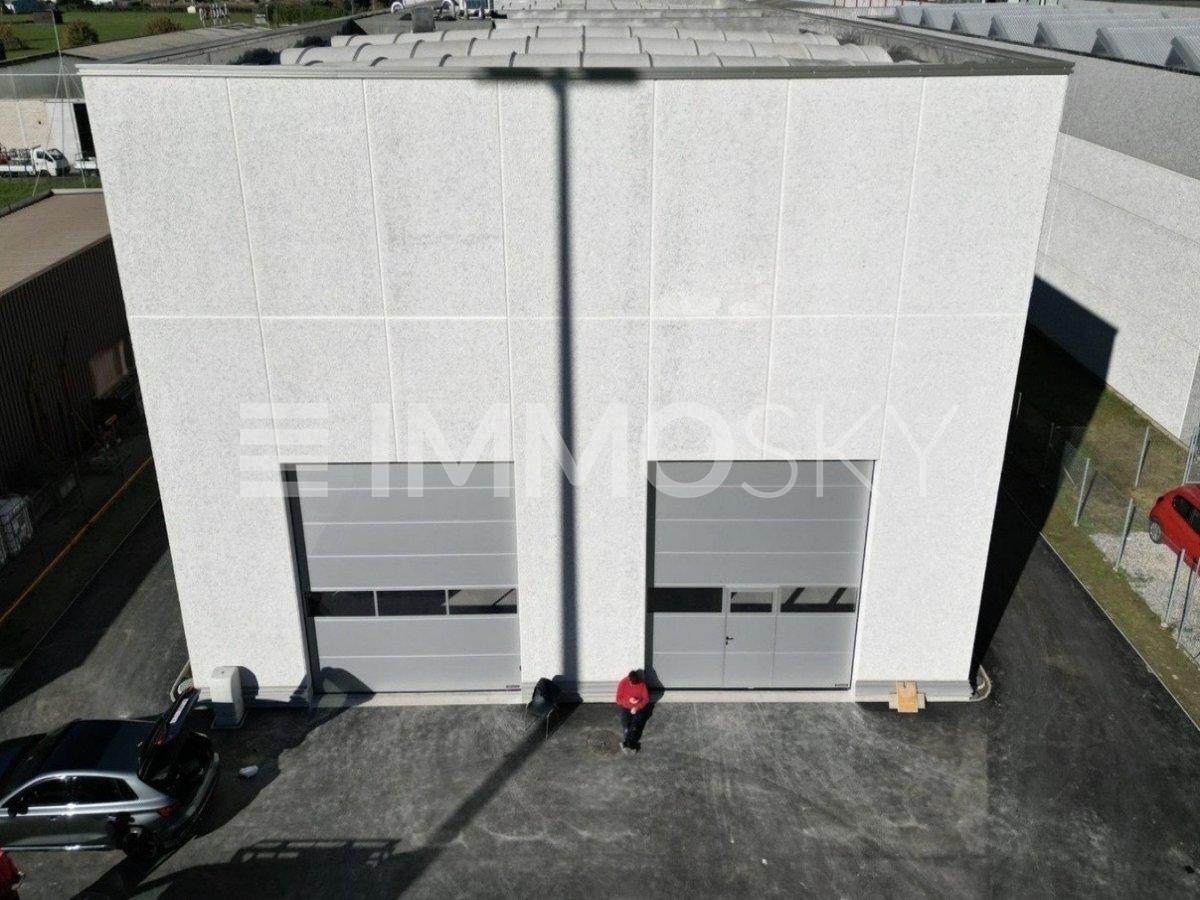 Moderno Capannone Industriale - Lumino - Ingresso principale