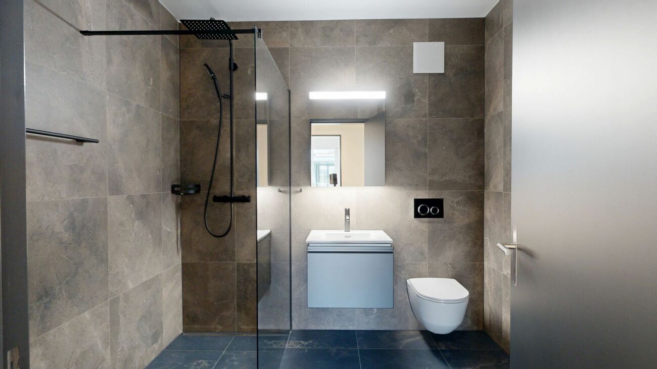 4.5 Gartenwohnung mit Blick auf die Aare - WC/Dusche