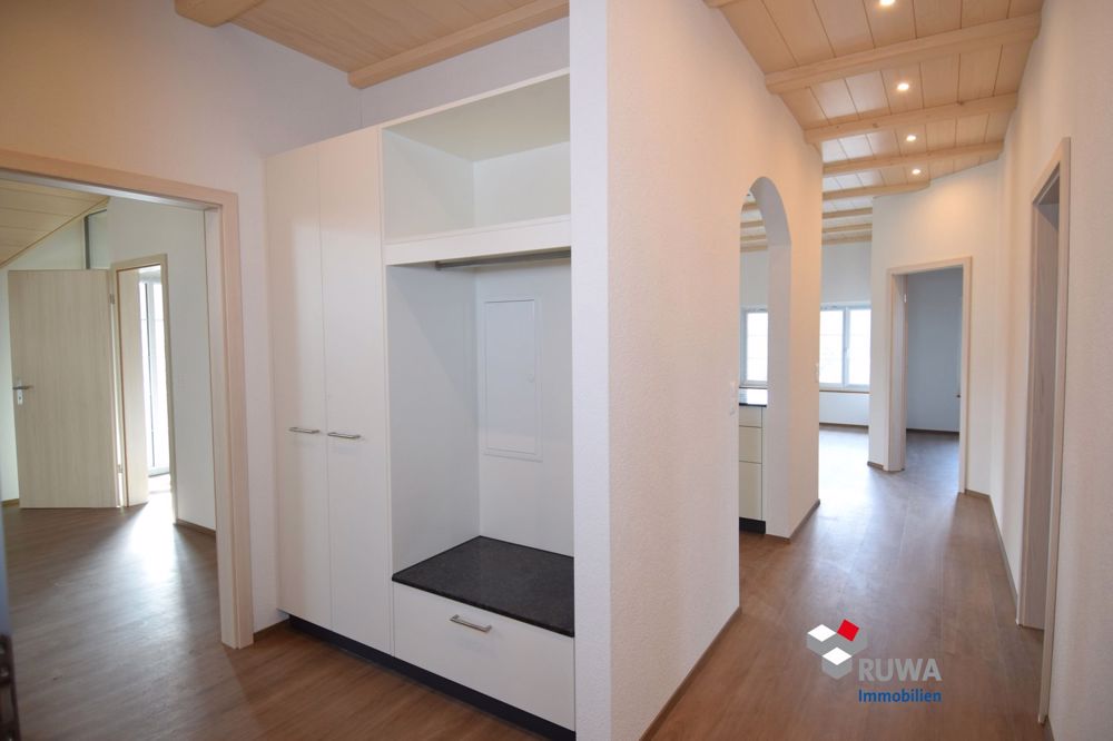 ERSTVERMIETUNG: Wunderschöne und grosse 4½ - Zimmer-Dachwohnung in Höchstetten - Bild 2
