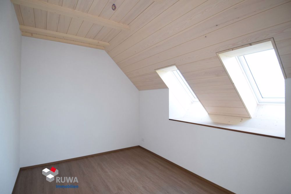 ERSTVERMIETUNG: Wunderschöne und grosse 4½ - Zimmer-Dachwohnung in Höchstetten - Bild 8