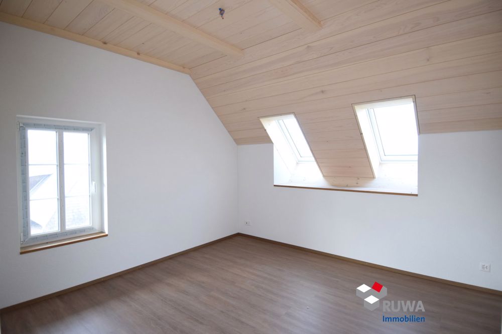 ERSTVERMIETUNG: Wunderschöne und grosse 4½ - Zimmer-Dachwohnung in Höchstetten - Bild 9