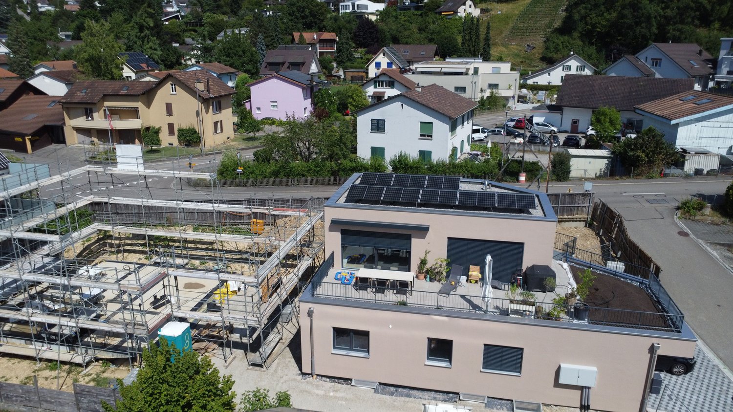 Neubau an sonniger Lage  modernes 5.5-Zimmer-Einfamilienhaus mit viel Licht und grosszügiger Terrasse - Bild 11