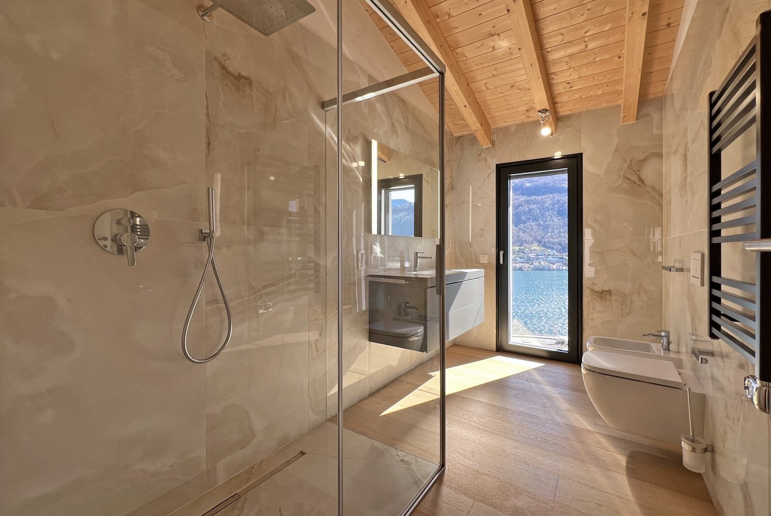 STUPENDA VILLA CON VISTA LAGO MOZZAFIATO A VICO MORCOTE -  Bild 5