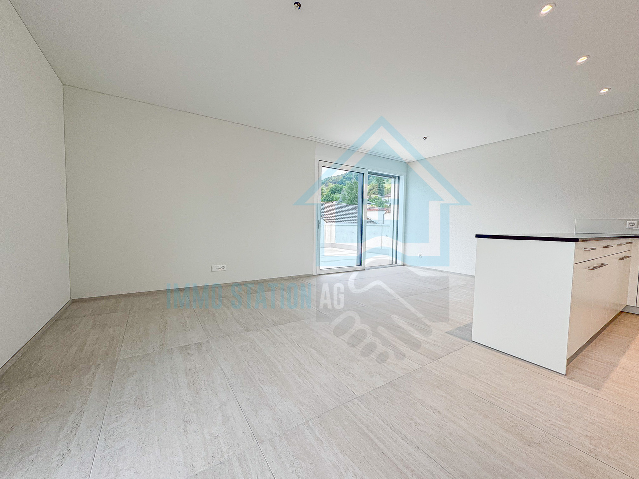 Exklusive Neubau-Attikawohnung mit Weitblick & höchstem Wohnkomfort - Wohnen/Esssen/Küche