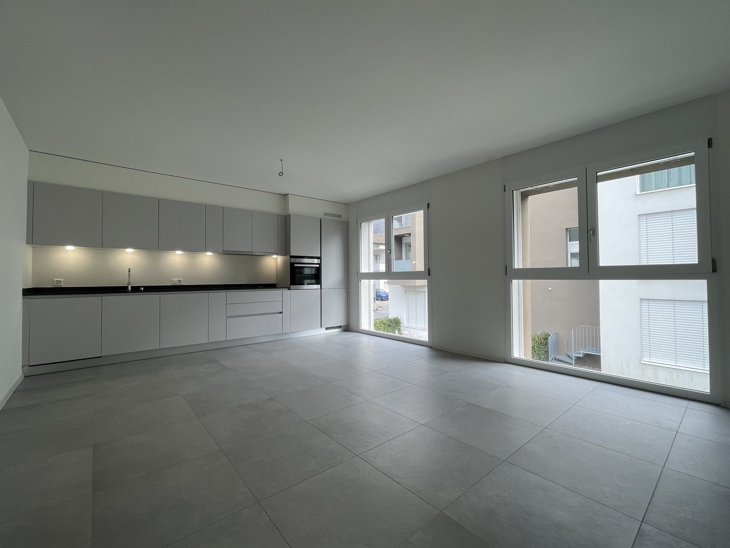 MODERNO ED AMPIO APPARTAMENTO 2.5 CON DUE POSTEGGI INTERNI - Bild 4