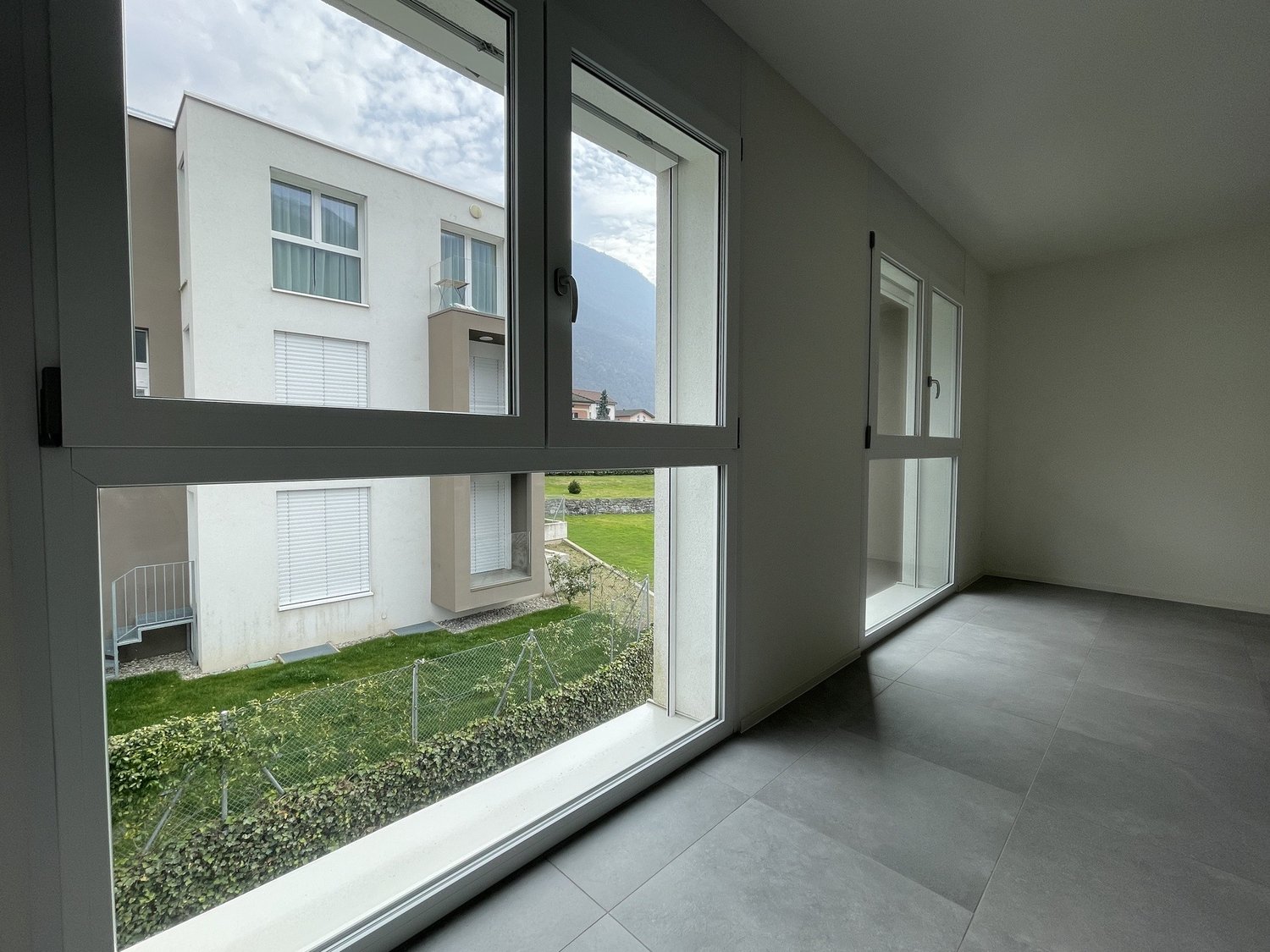 MODERNO ED AMPIO APPARTAMENTO 2.5 CON DUE POSTEGGI INTERNI - Bild 7