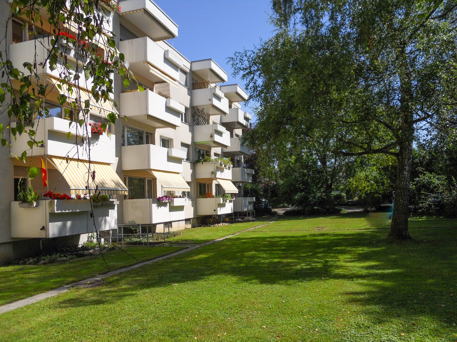 Sonnige 4,5 Zimmerwohnung mit Balkon -  Bild 1