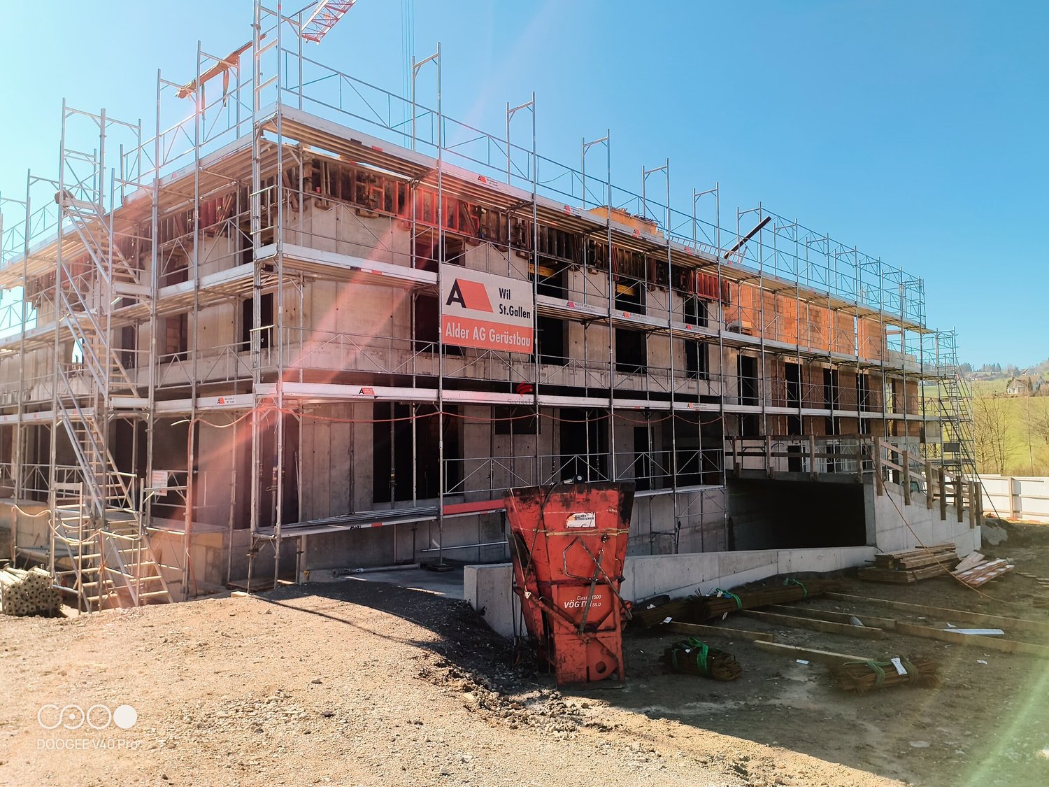 Wohnen mit Garten, Weitblick und Privatsphäre - Ansicht Nord Einfahrt