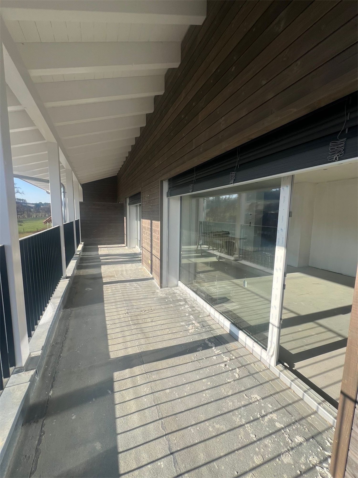 Grand duplex contemporain à Chavannes-les-Forts – Espace, lumière, confort - Bild 2