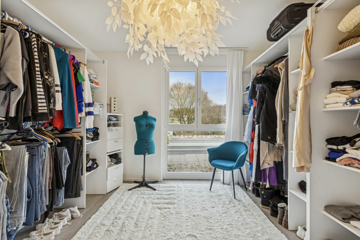 Moderne 5.5-Zimmer-Etagenwohnung mit Stil und Komfort - Zimmer