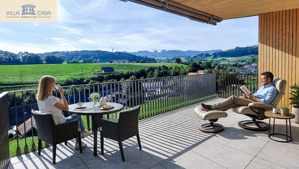 Moderne 5.5-Zimmer-Dachwohnung mit Balkon & Weitsicht in Riggisberg - Bild 1