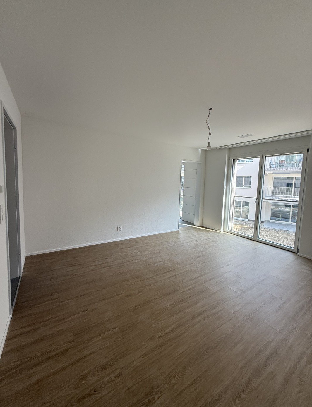 grosszügige 3.5 Zimmer-Neubau-Wohnung - Schlafzimmer mit Bad