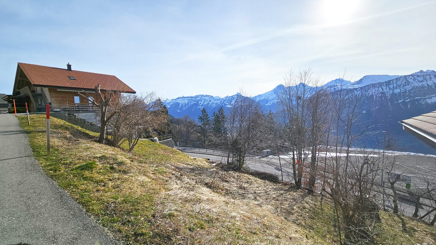 Neubau 6-Zimmer-Einfamilienhaus mit herrlichem Bergblick - Ansicht Parzelle Nordwest