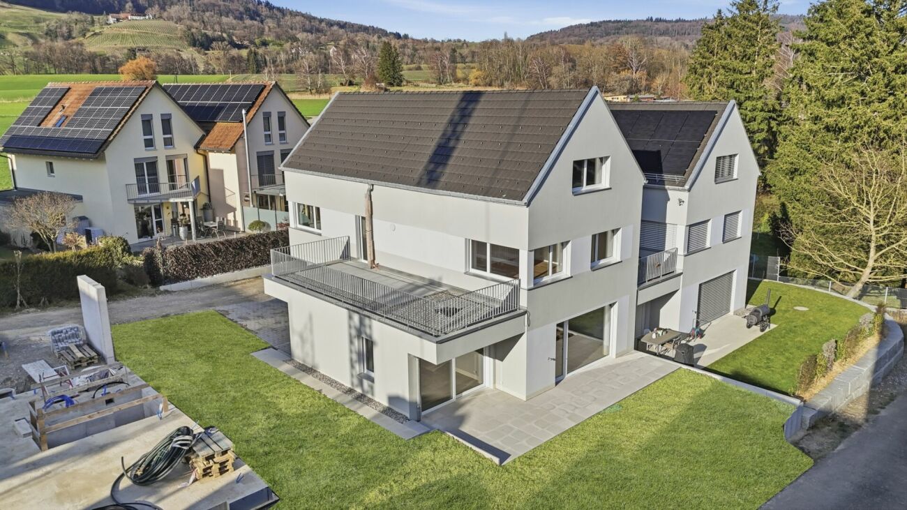 Modernes Doppel-Einfamilienhaus mit  viel Platz, hochwertigem Ausbau und  Garten in Stein am Rhein - Bild 1