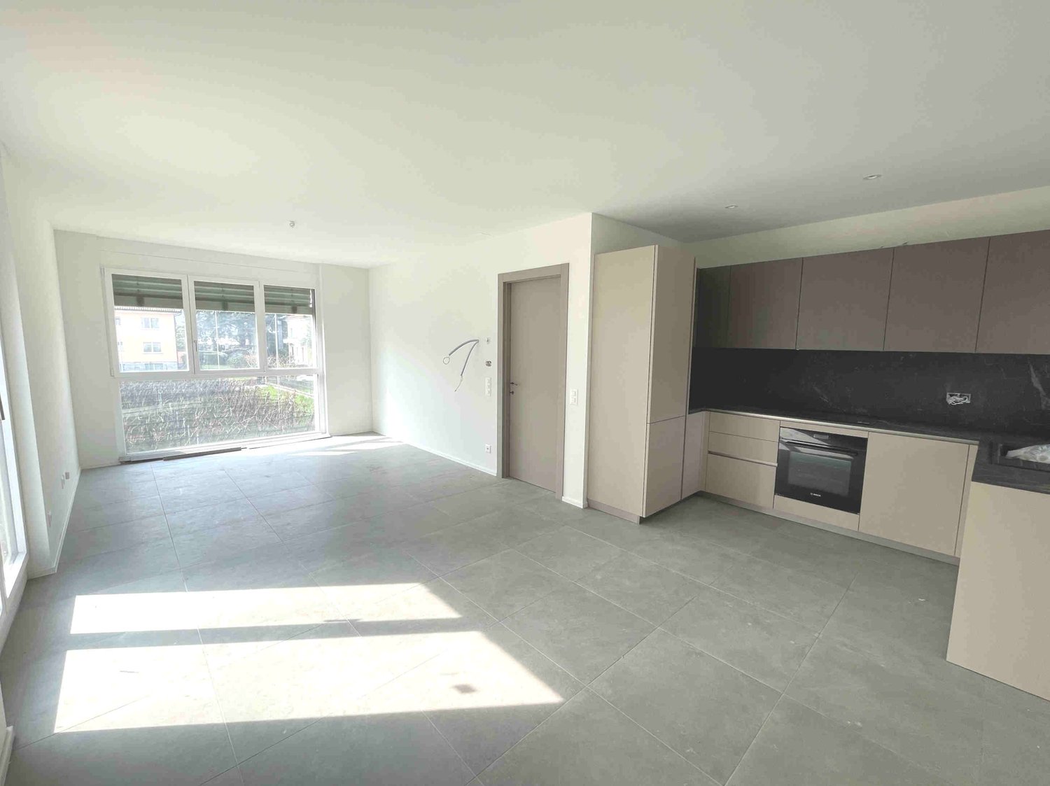 Nuovo appartamento con grande terrazza in zona comoda e strategica -  Bild 6