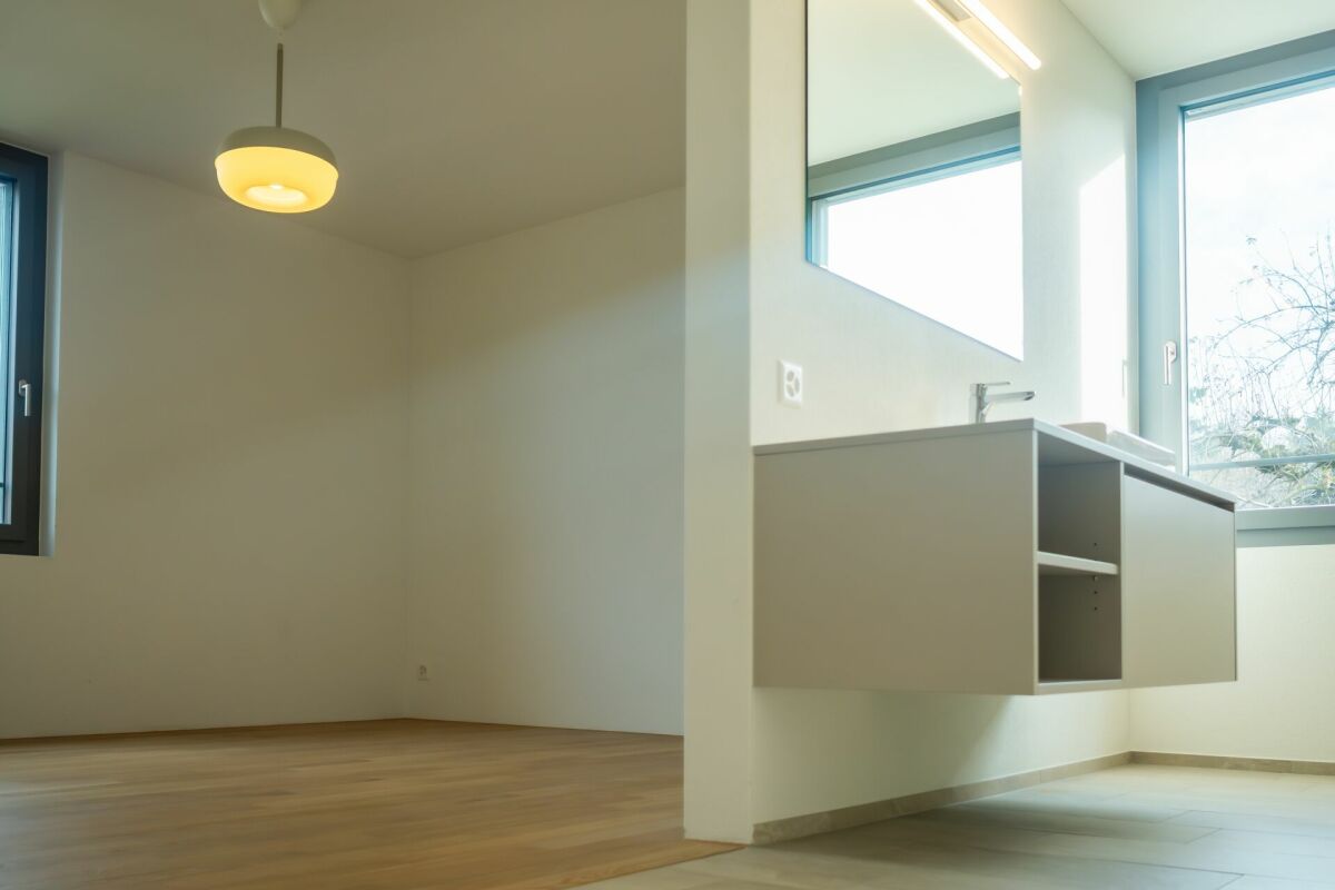 Neuwertige Wohnung mit grosser gedeckter Terrasse im Herzen von Seedorf - Bild 9