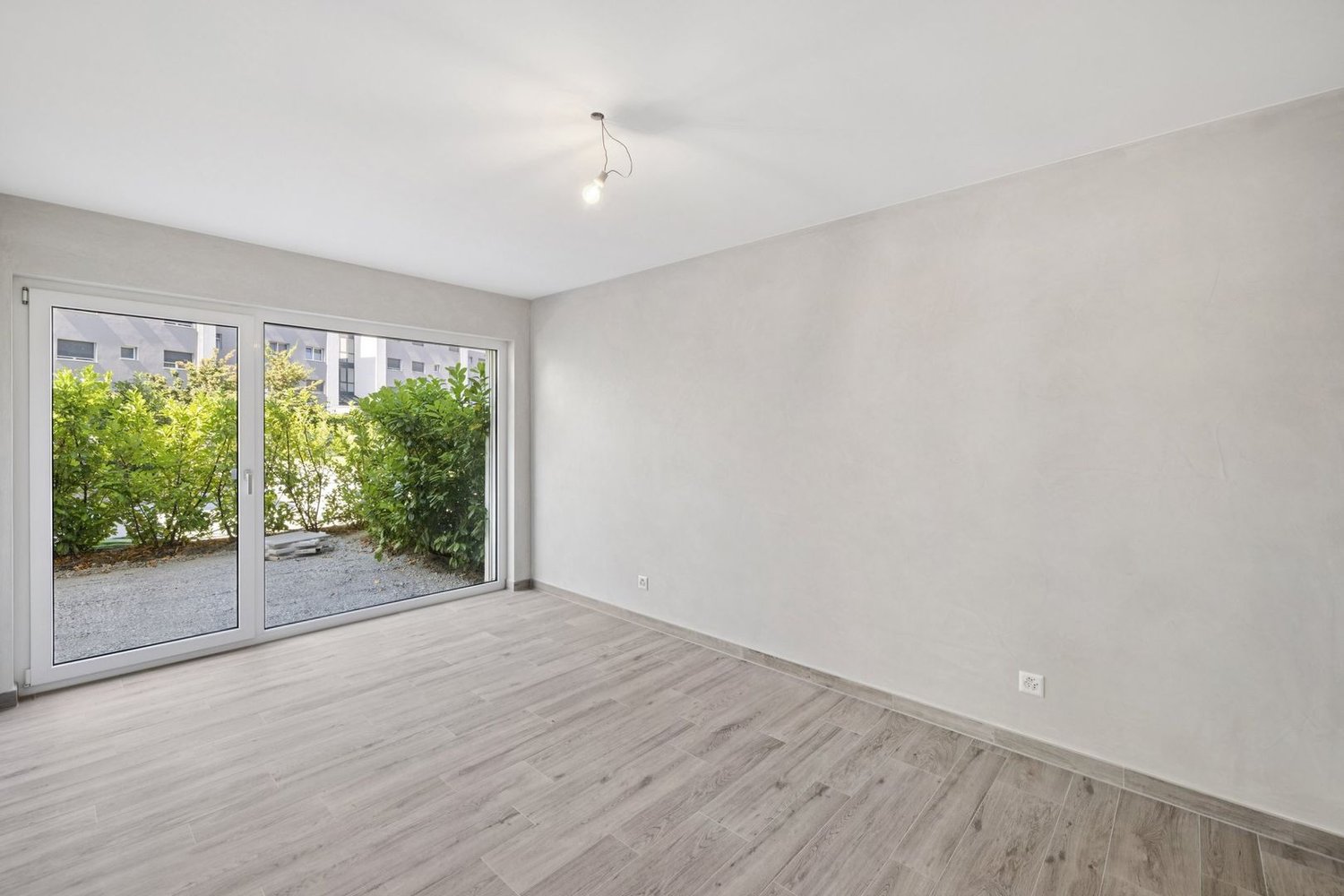 Appartement neuf de 2.5 pièces avec grand jardin et terrasses - Bild 8