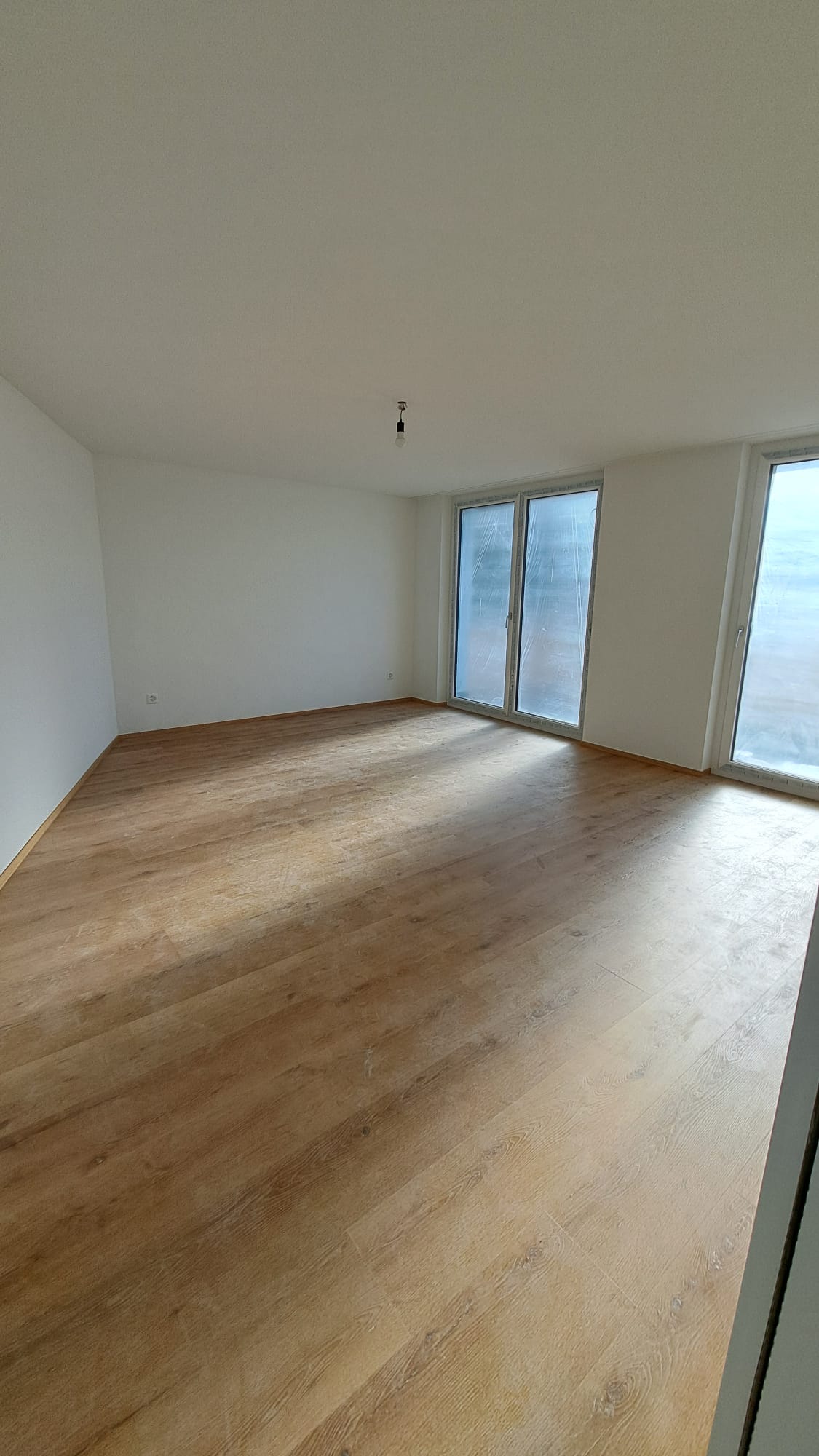 Moderne Terrassenwohnung und Garage in Hitzkirch - Bild 4