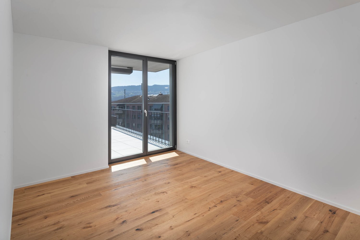 Exklusive und hochwertige 4.5-Zimmer-Terrassenwohnung - Ihr Traumdomizil mit Teilseesicht in Uerikon - Bild 8