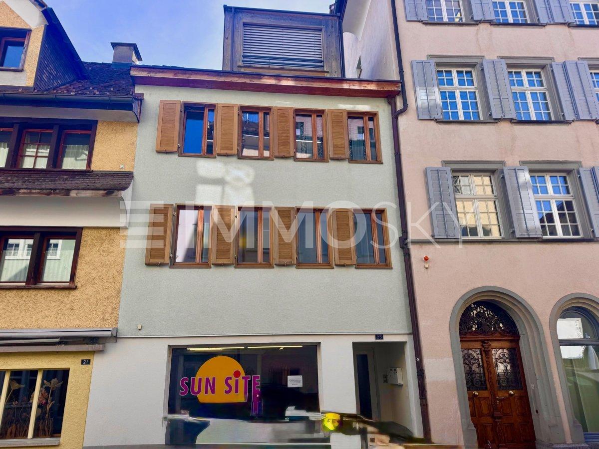 Renditeobjekt - Zwei Wohnungen sowie ein Ladenlokal - Altstatthaus der Extraklasse