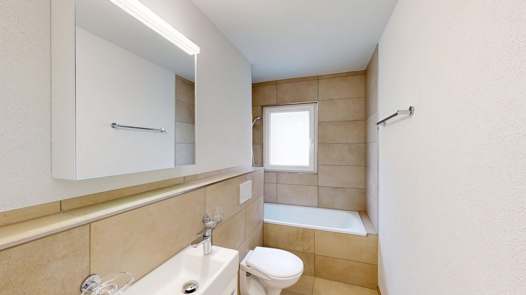 moderne 2.5 Zimmer-Wohnung im Zentrum von Rorschach! - Bad WC