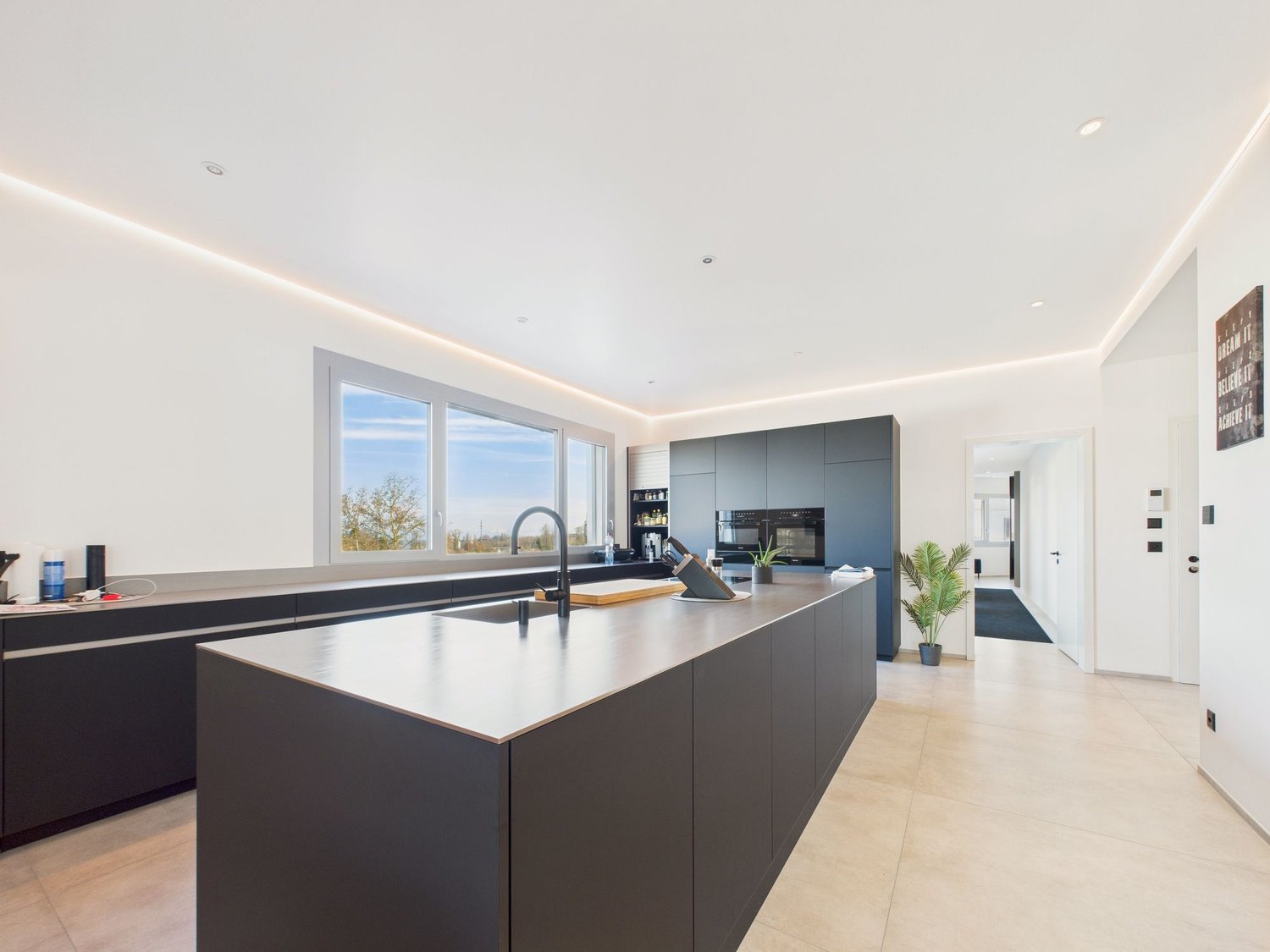 Exklusive 5.5-Zimmer-Neubau-Wohnung mit Kamin, Sauna und Seeblick in Bottighofen - Image 3