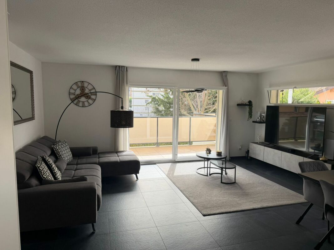 Spacieux et lumineux appartement de 3,5 pièces avec grande terrasse à Saxon - Bild 1