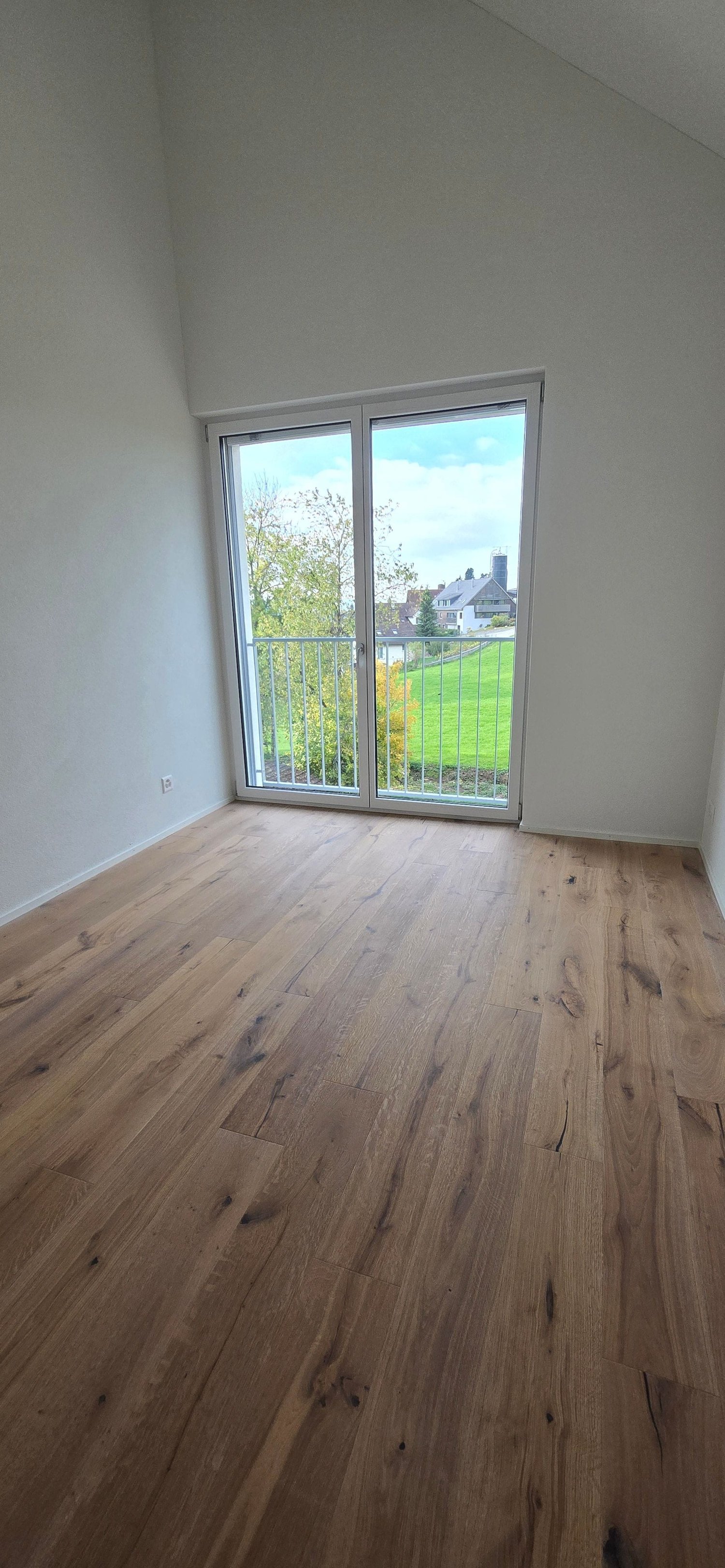 Moderne 3.5-Zimmer-Dachwohnung  lichtdurchflutet & einladend - Bild 9