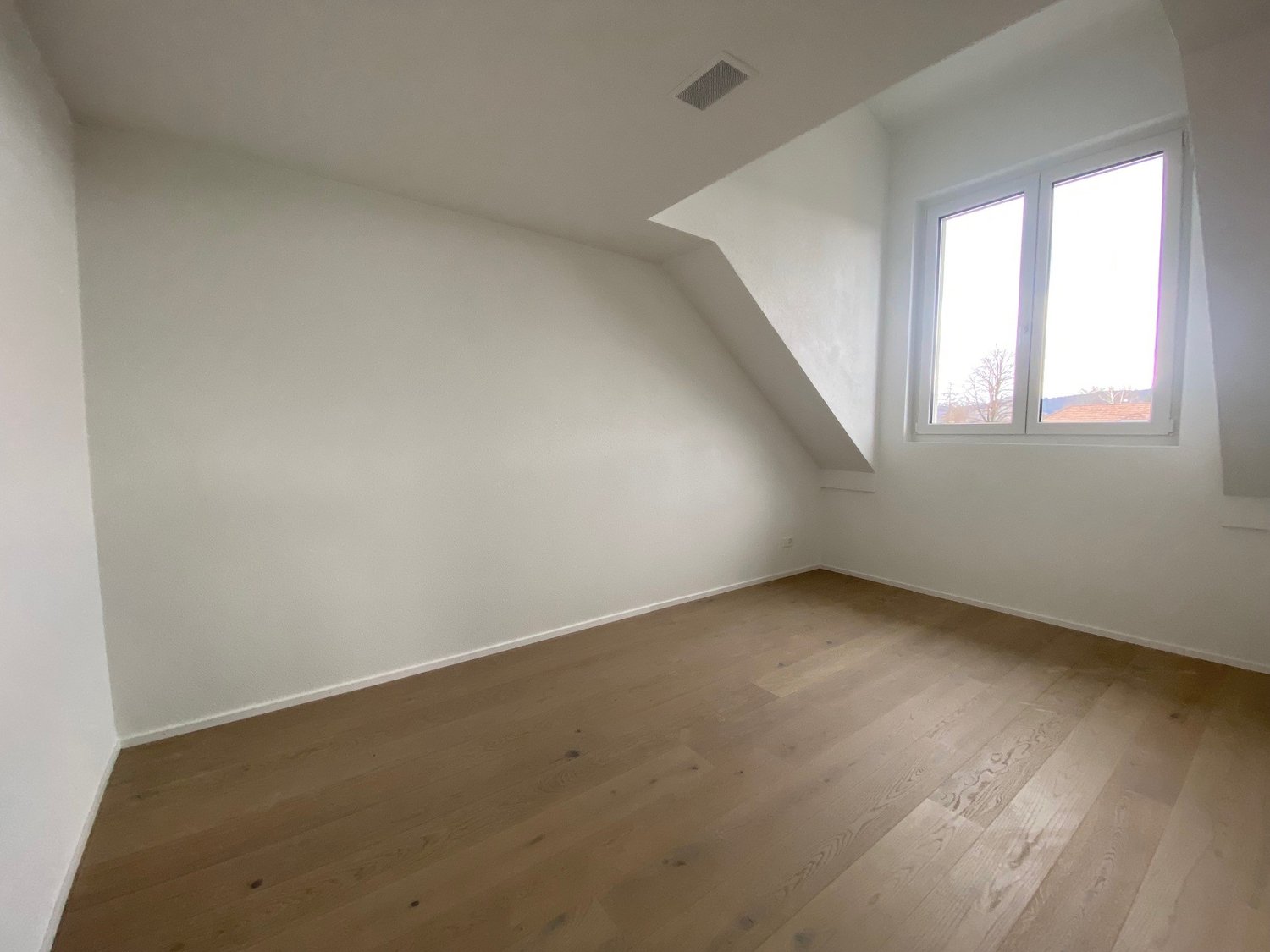 Tag der offenen Tür der charmanten 4.5-Zimmerwohnung mit leichten Dachschrägen - Zimmer 2