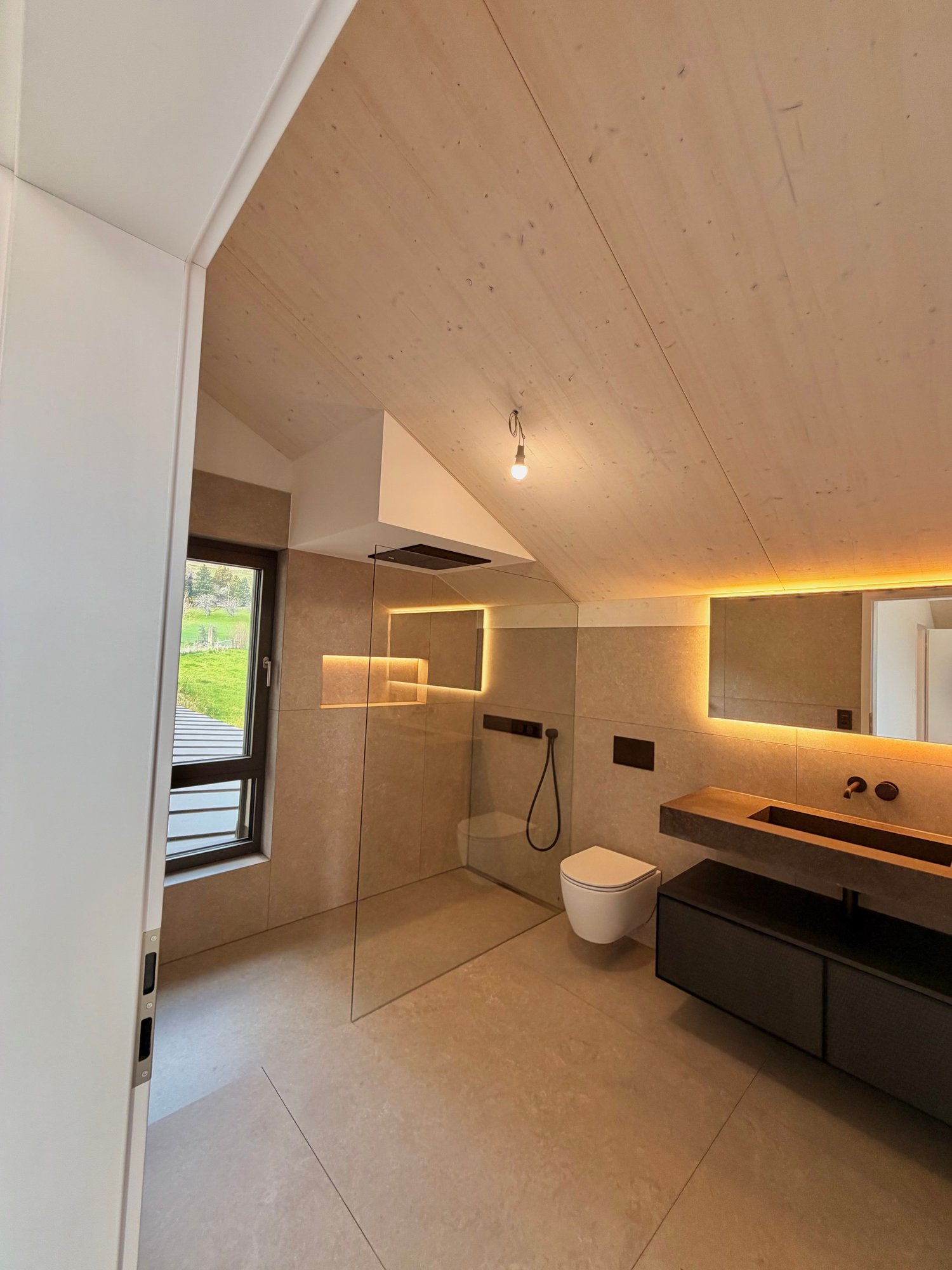 Votre refuge privé entre nature et bien-être - Élégance, lumière et sérénité à Montavon - Bild 6