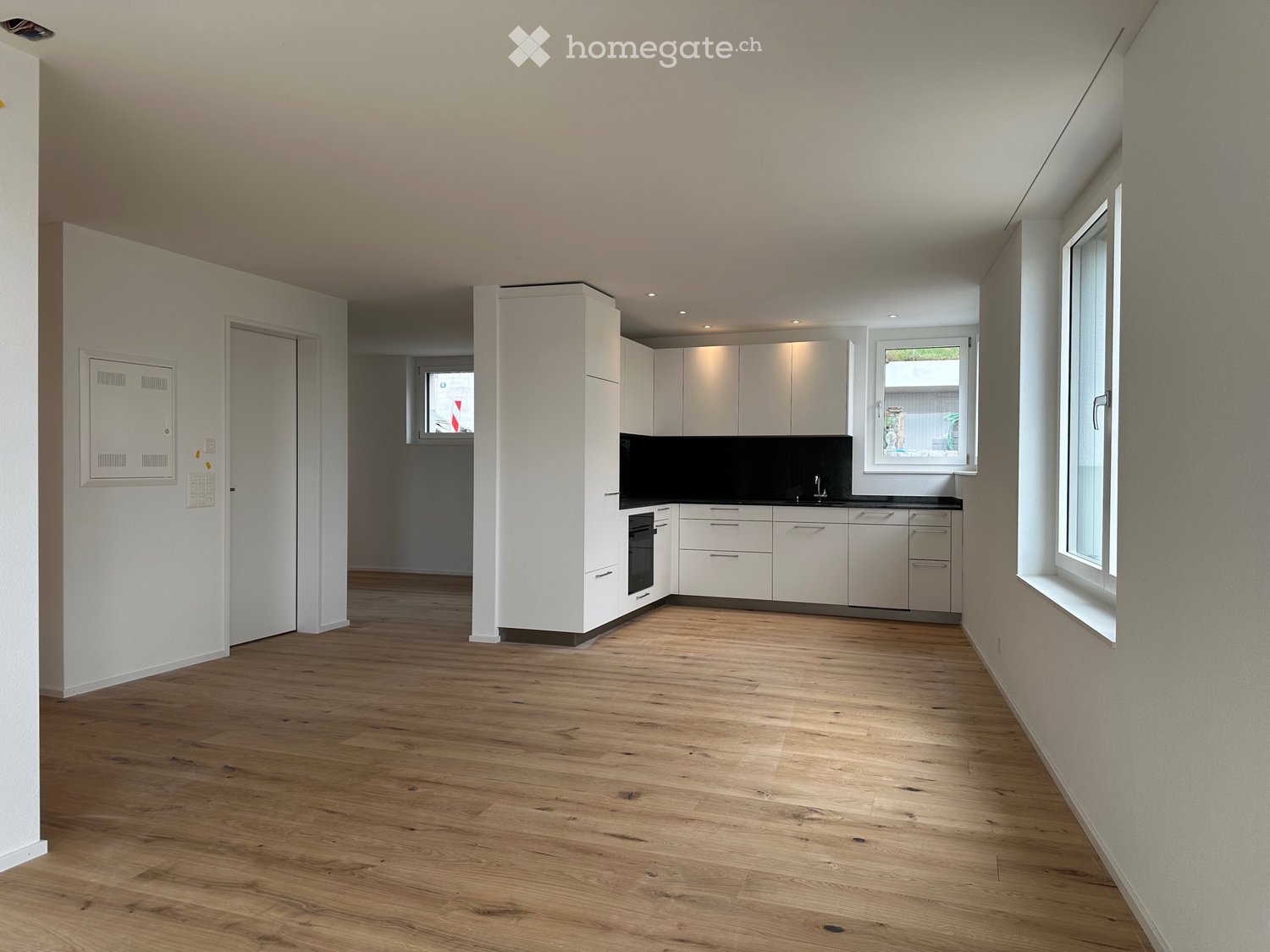 ERSTBEZUG mit schöner Sicht auf Stadt und Berge - Bild 4