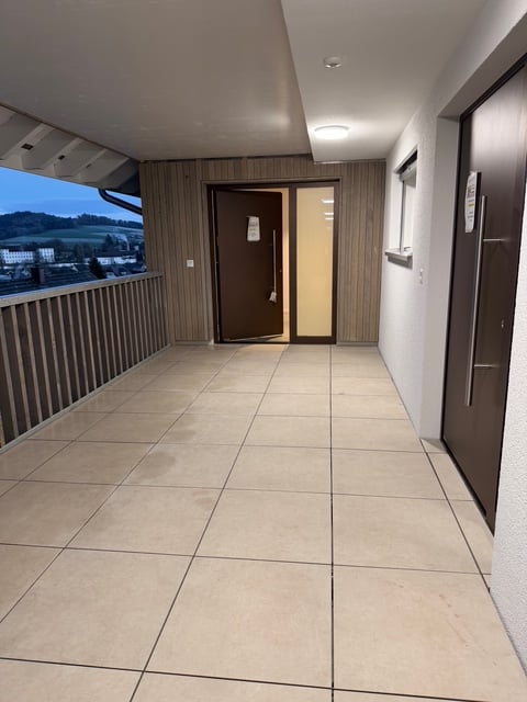 Moderne 5-Zimmer-Duplex-Wohnung in ruhiger Lage von Roggwil - Bild 2